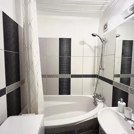 Elegant Escape Apartment - Free Parking, Easy Access To City Centre Bratislava Exterior photo